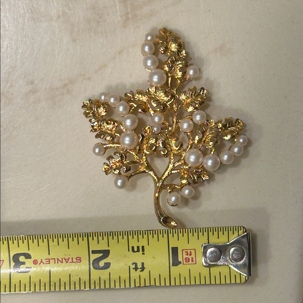 Vintage gold tone Napier brooch with tree & faux pearls - Picture 8 of 14